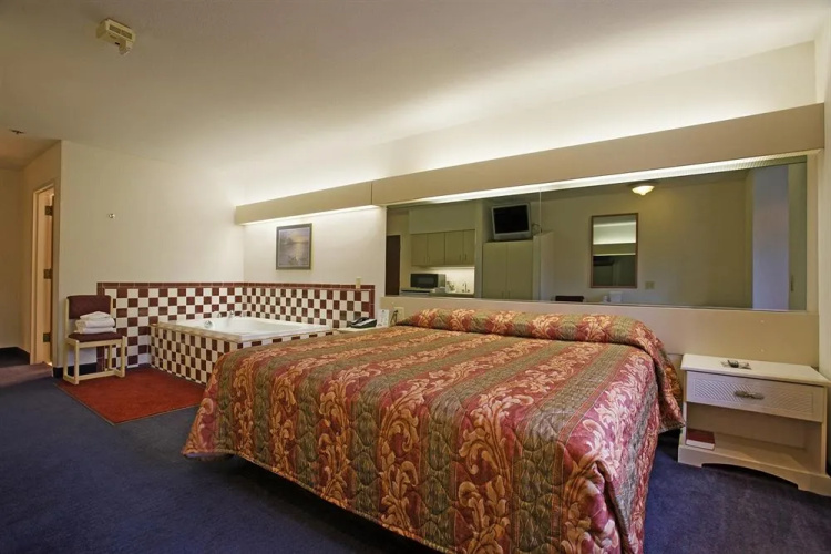 Americas Best Value Inn & Suites - N. Lima/Boardman