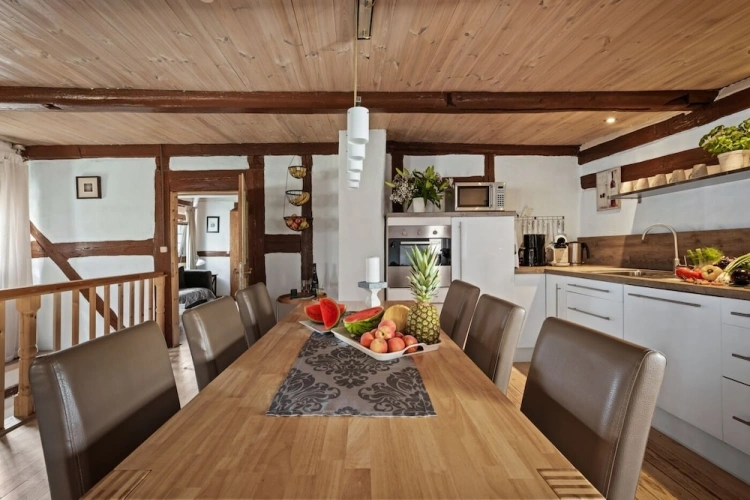 3 Bedrooms Classic Cottage with garden view