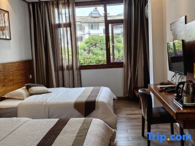 Standard Twin Family room