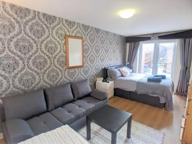 4 Bedrooms Cottage