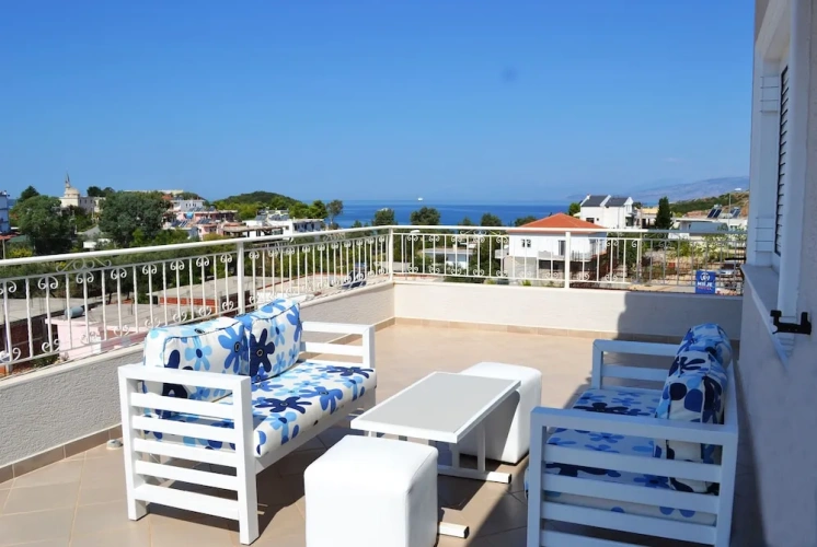 3 Bedrooms Deluxe Apartment with partial sea view