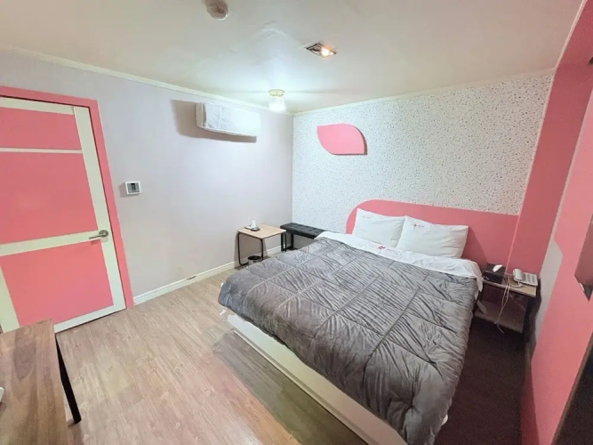 sharp motel