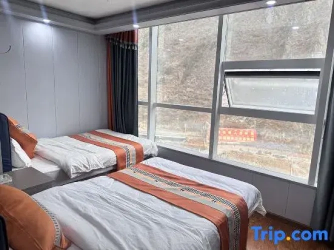 Standard Twin room with river view