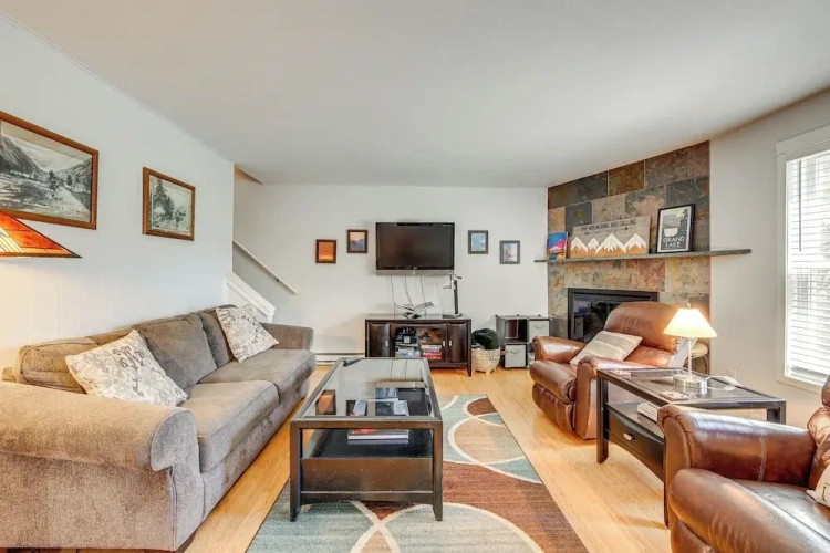 2 Bedrooms Apartment