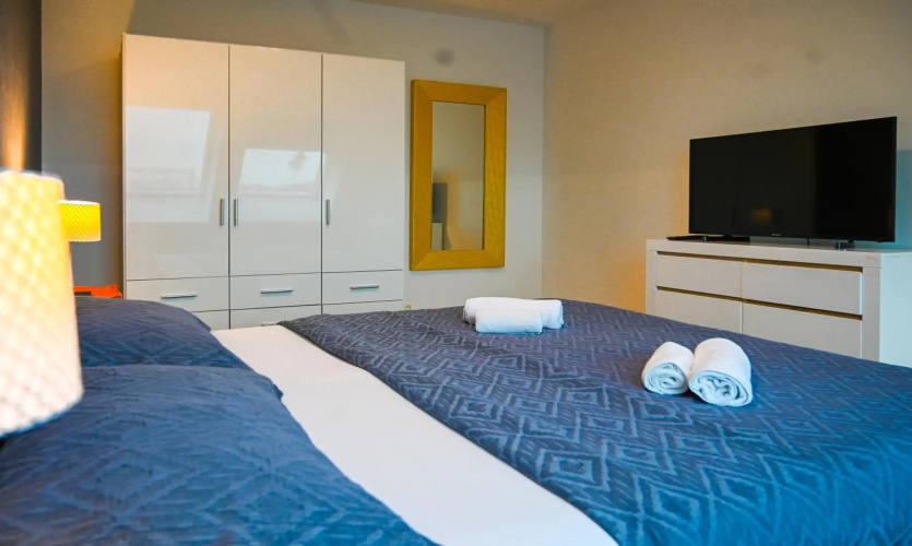 Delightful Duplex Danube Canal