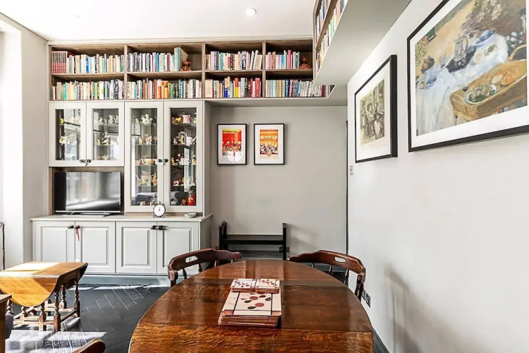 Book Lovers West End Home