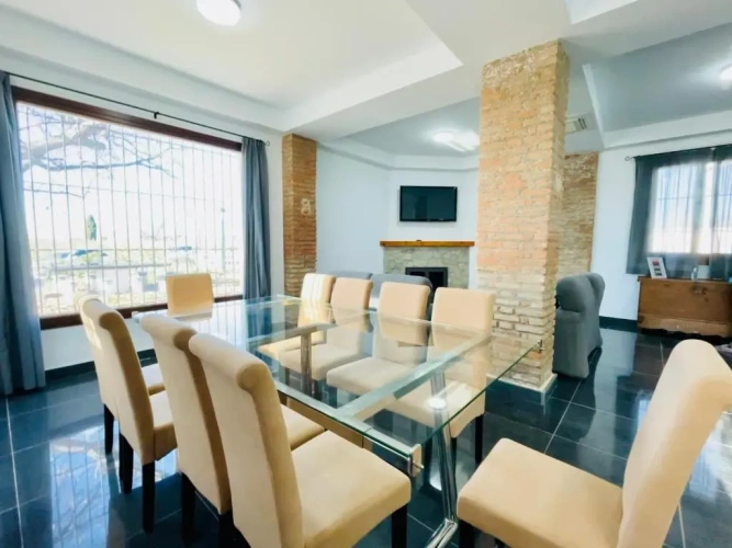 5 Bedrooms Cottage