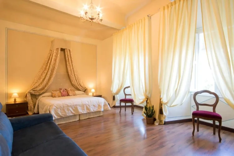 Quintuple room
