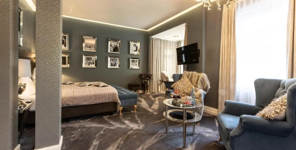 Suite with balcony and with view