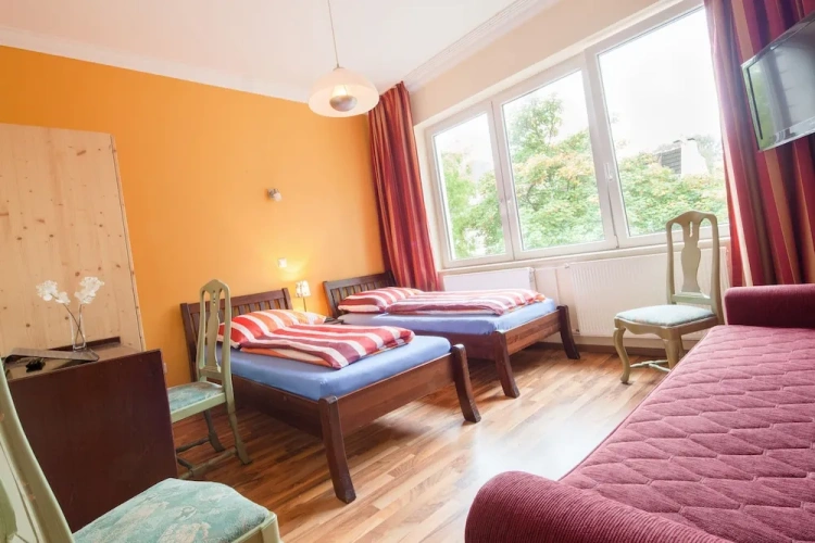 Standard Triple room