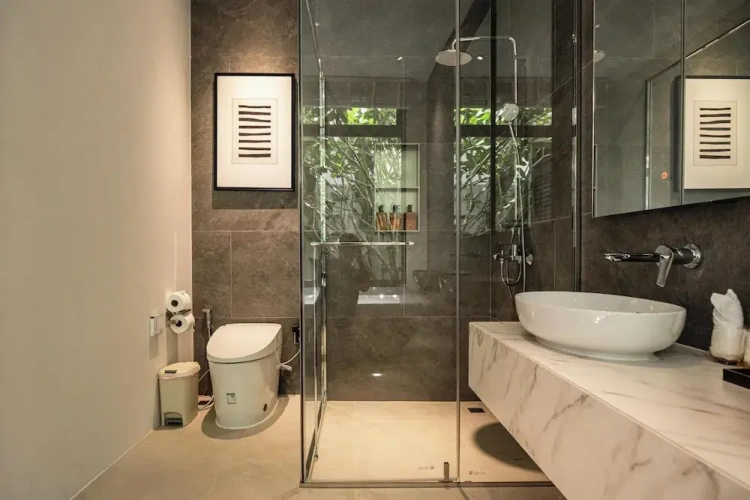 4 Bedrooms Family Villa