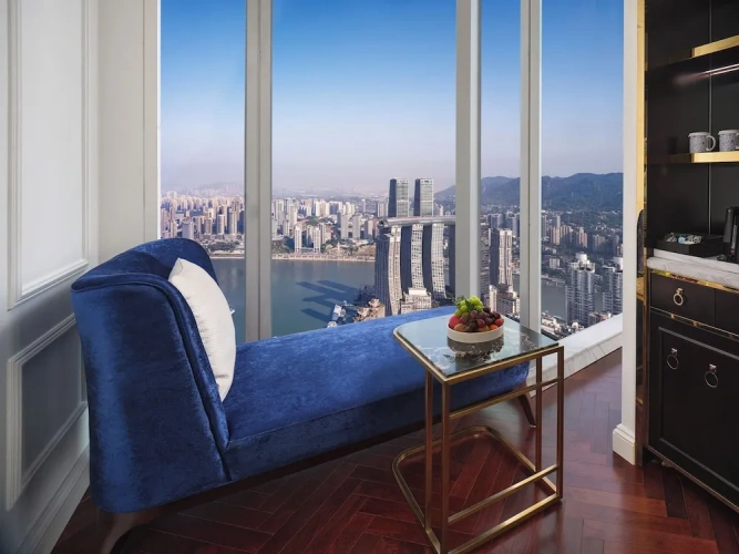 Deluxe Double Club room with river view