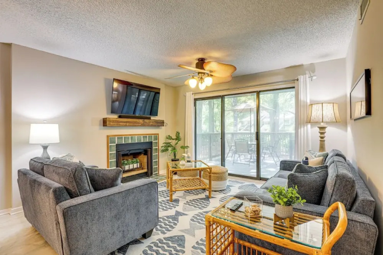 Private Deck & Pool Access: Myrtle Beach Getaway!