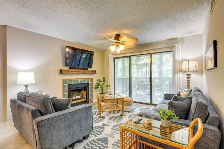 2 Bedrooms Apartment