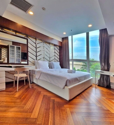 2 Bedrooms Apartment with city view