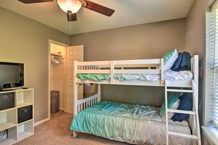 5 Bedrooms Cottage