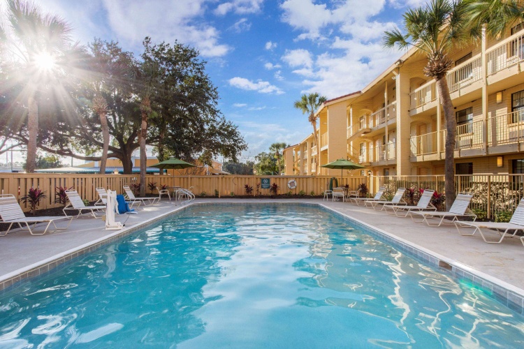La Quinta Inn by Wyndham Orlando Airport West photo 11