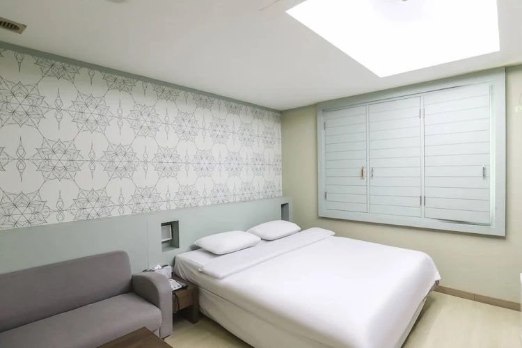 Standard Double room with city view