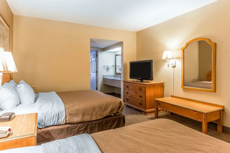 Ocean Crest Inn and Suites