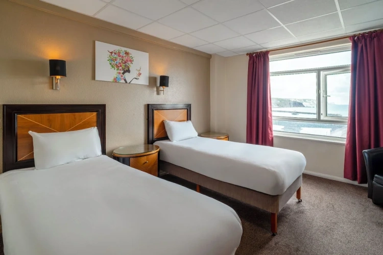 Standard Twin room with sea view