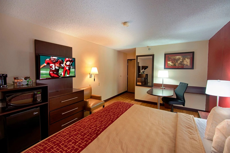 Red Roof Inn PLUS+ & Suites Malone