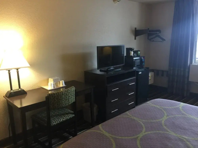 Super 8 Weston Wv