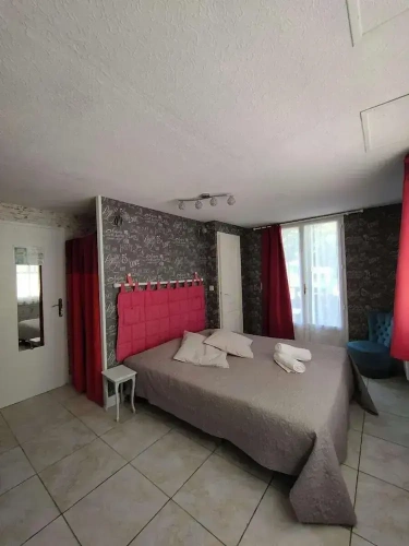 Standard Quadruple room with garden view
