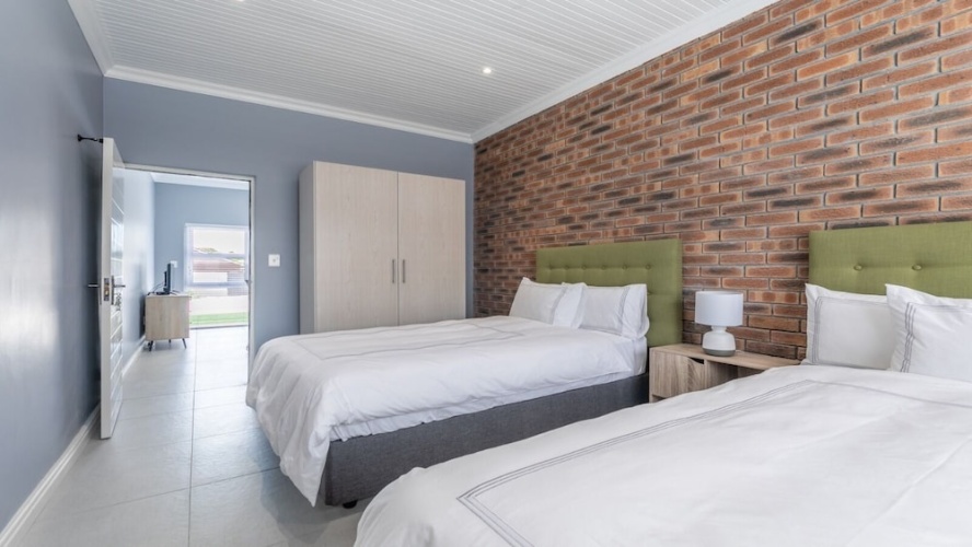 Comfort Twin room with pool view