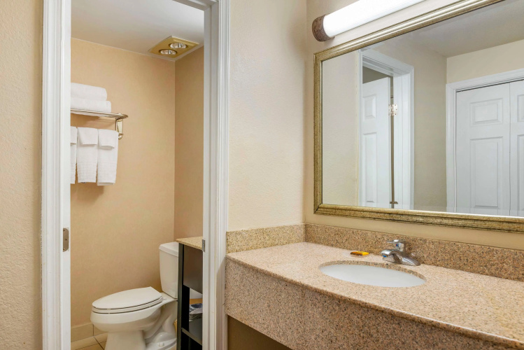 Best Western Plus Governor's Inn photo 10