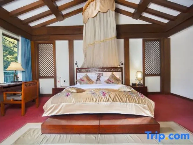 6 Bedrooms Standard room with courtyard view