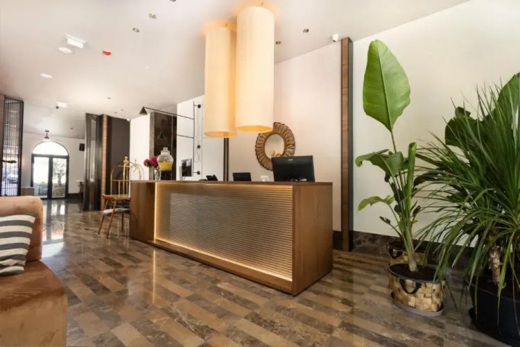 Infinity Hotel & More