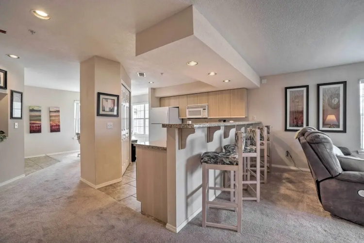 Branson Condo w/ Sunroom Near Downtown!