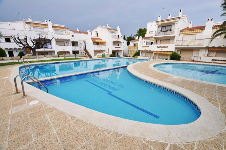 1205 JARDINS con PISCINA
