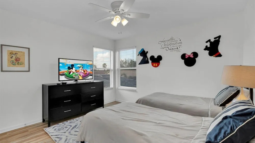 8176 Fan Palm Way