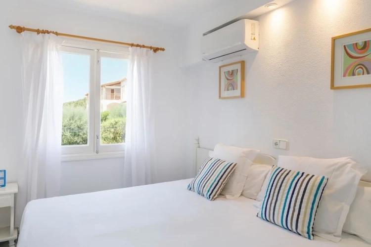 Suite with pool view