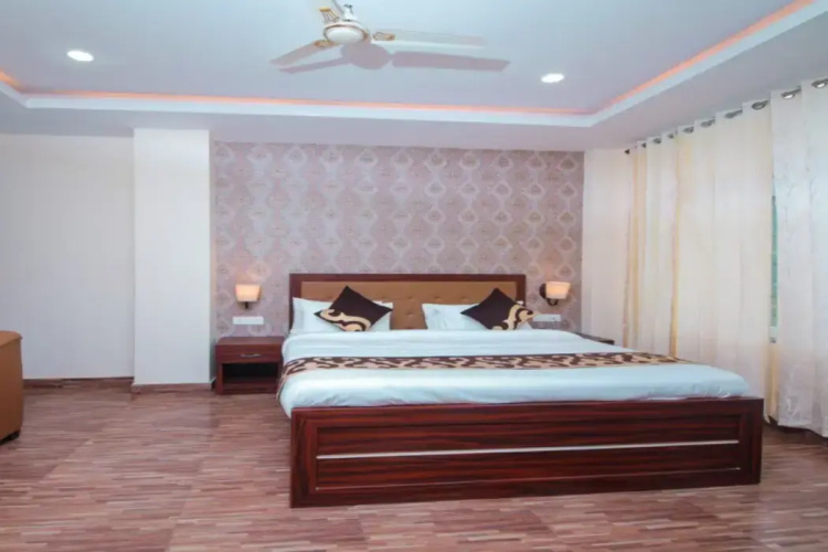 Amritara Social Palace
