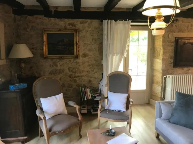 4 Bedrooms Cottage