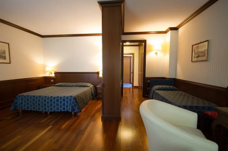 Standard Triple room