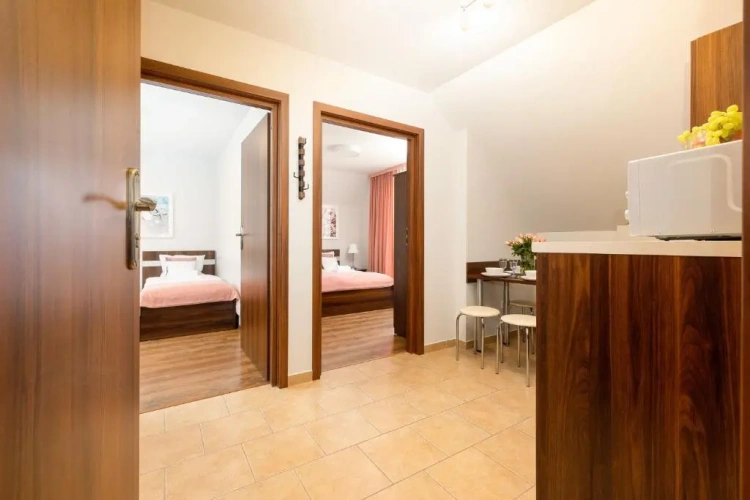 2 Bedrooms Apartment