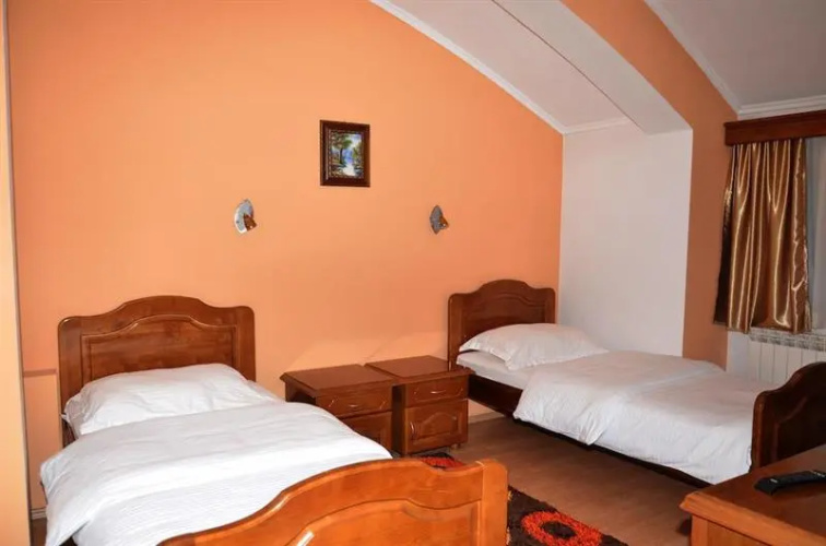 Hotel S