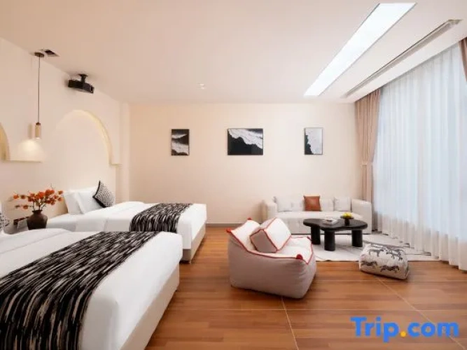 Standard Twin room with courtyard view