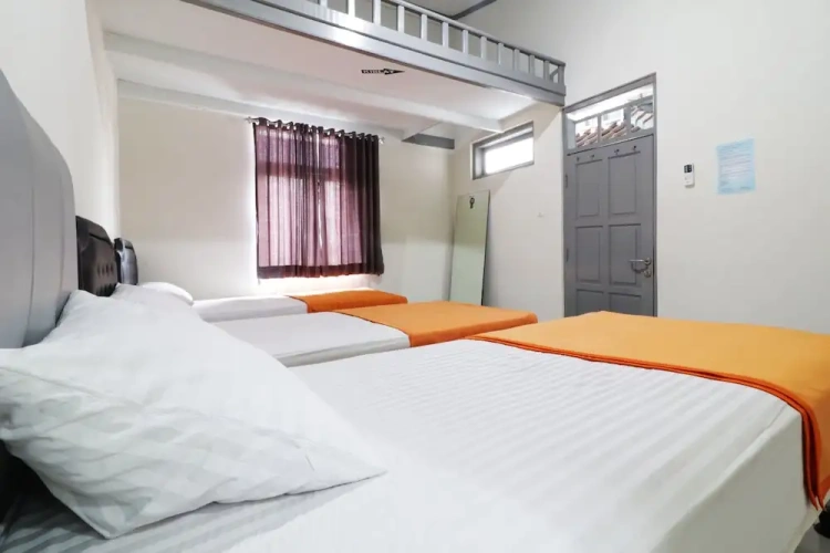 Standard Triple room
