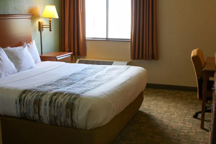 Barker's Island Inn Resort