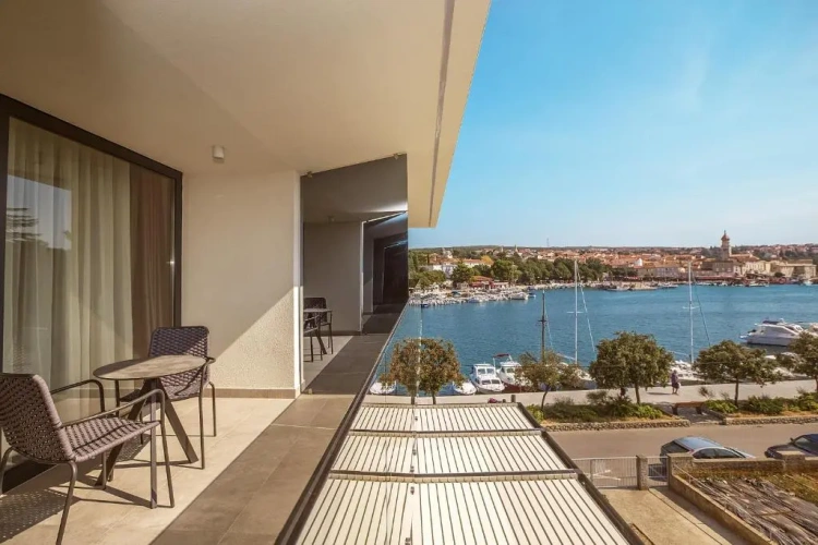 Standard Double room with balcony and with partial sea view