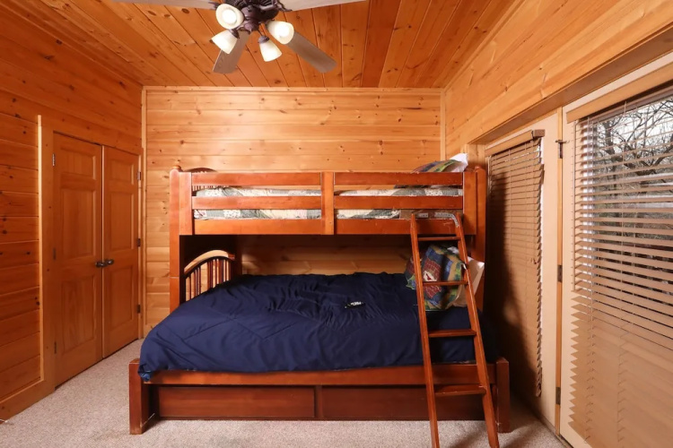 Mountain Sunrise - Five Bedroom Cabin