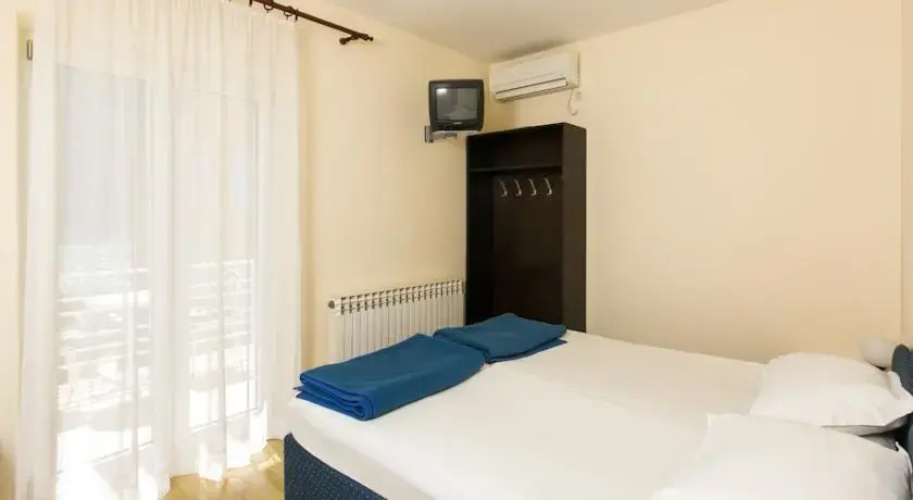 Apartments Pralas