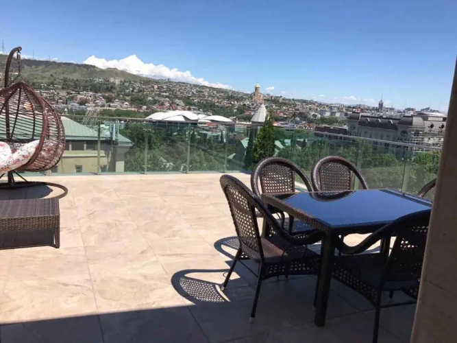 3 Bedrooms Apartment