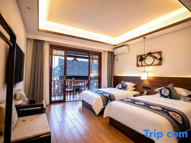 Standard Twin room with balcony