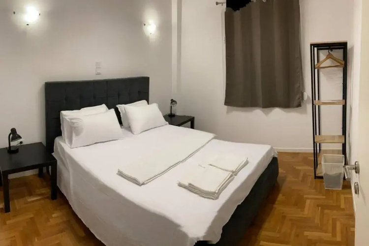 ACROPOLIS CASA Central Top floor Suite 150m from Metro Station