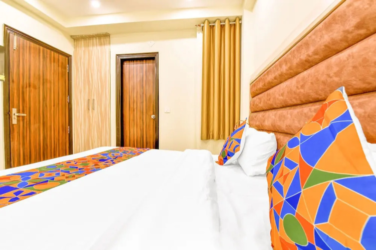 Fabhotel Pacific Inn